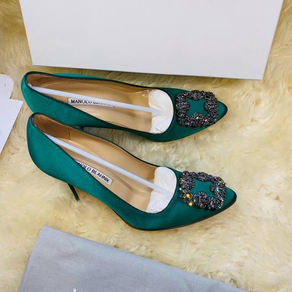 New with box authentic Manolo Blahnik hangisi heels - Picture 7 of 16